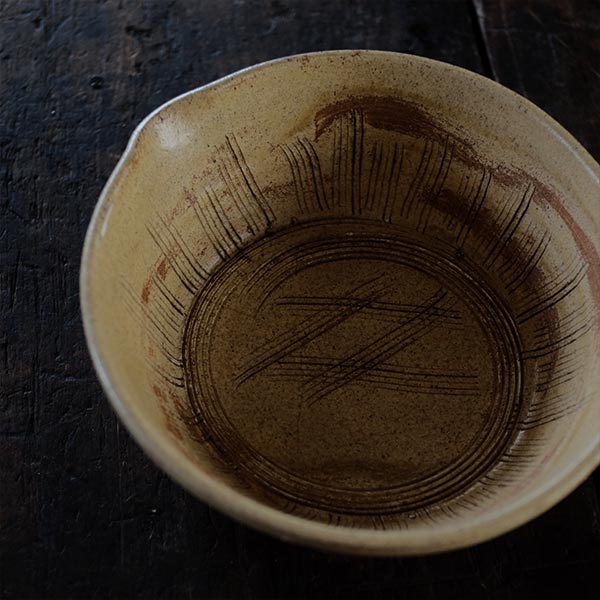 黄瀬戸 平鉢（片口） – zakka store towi