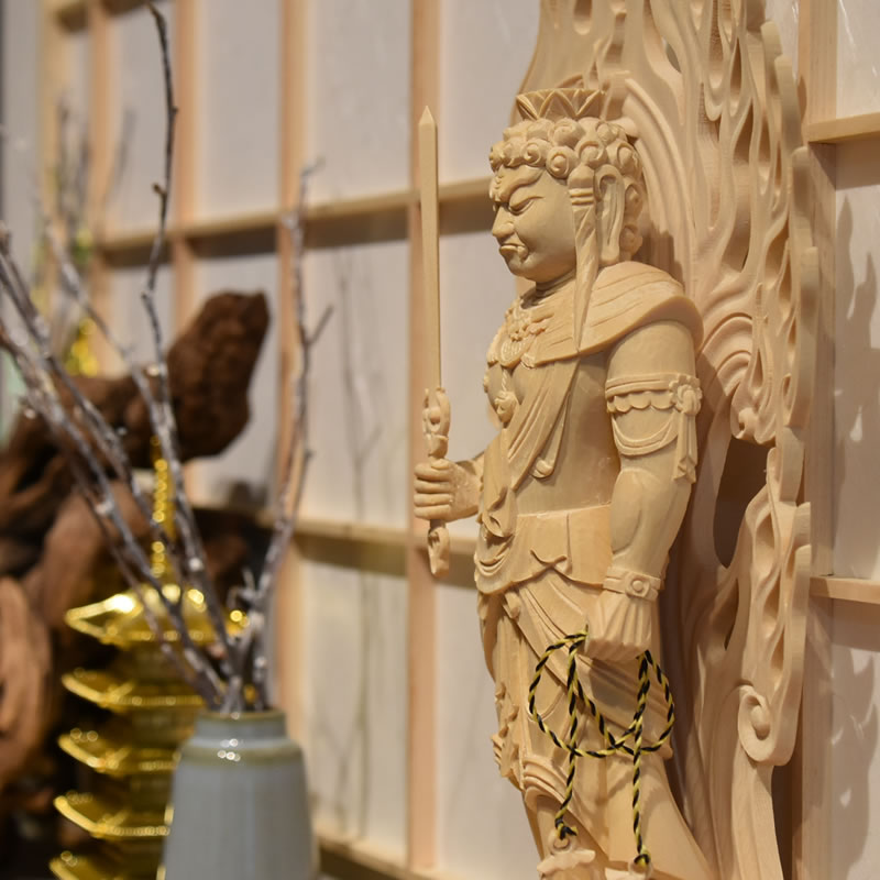 楽天市場】木彫り仏像 【不動明王立像】 火炎光背四角台 桧木 立6.0寸