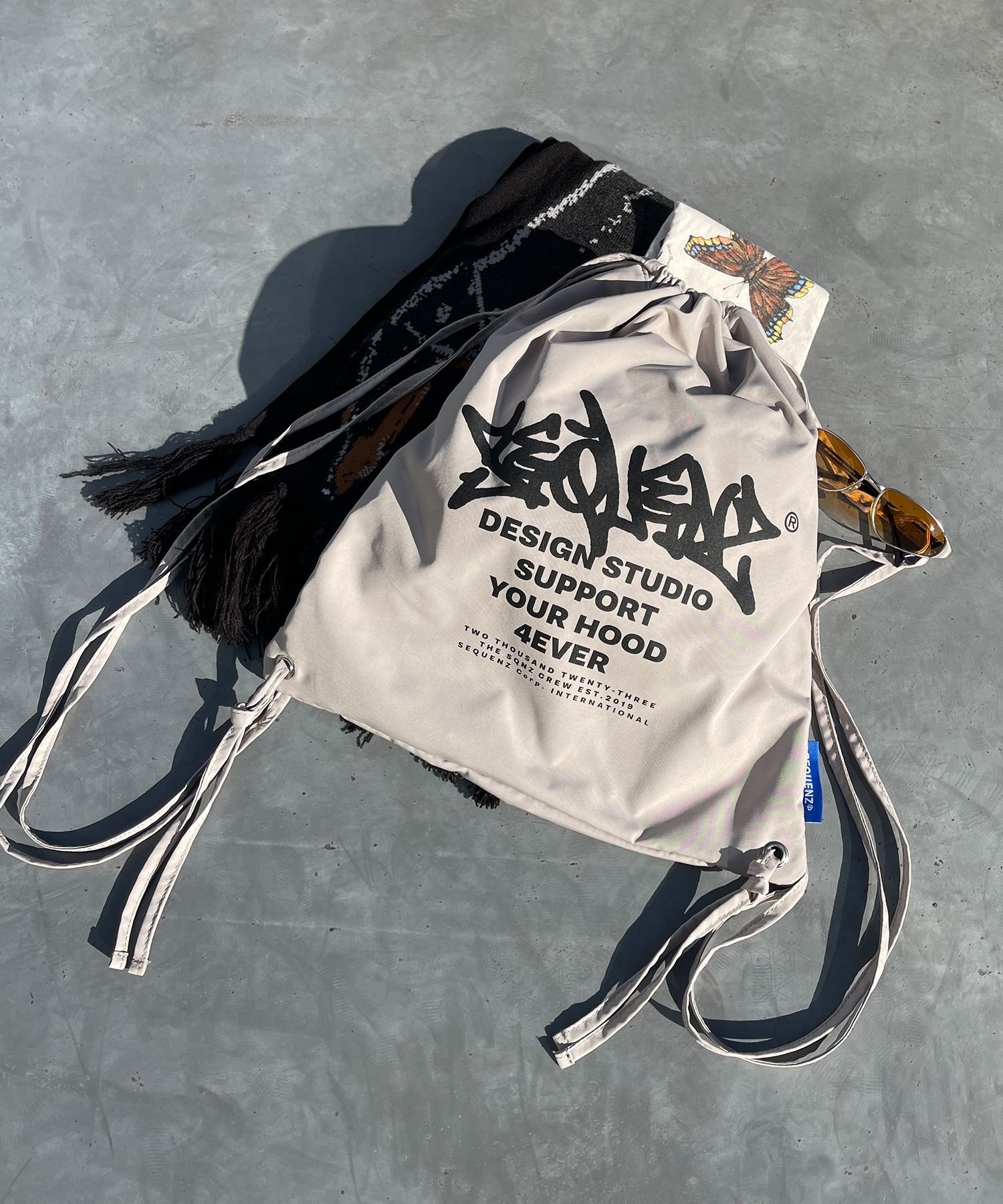 NAVAL｜*新色追加【SEQUENZ(シークエンズ)】2 FACE STRING KNAPSACK