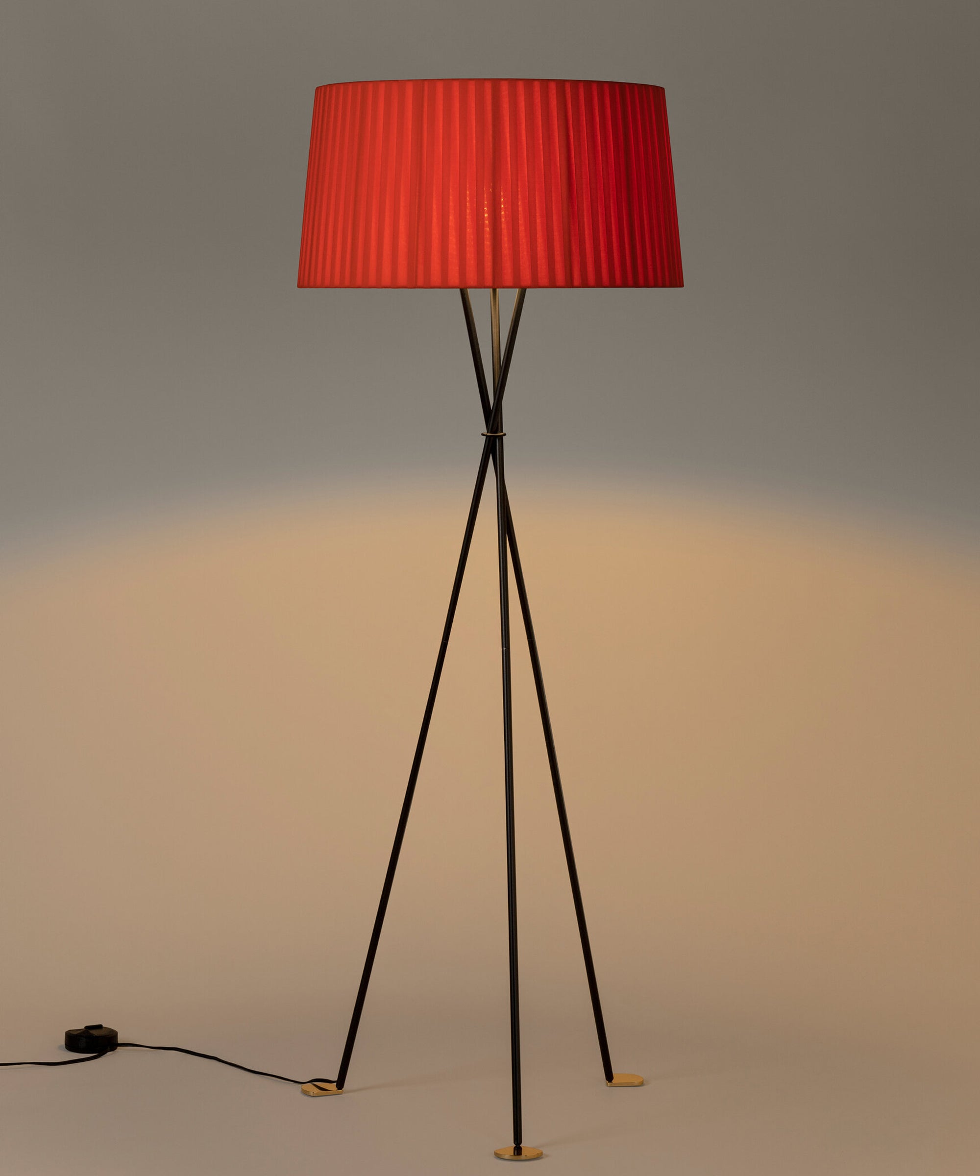 Tripode G5 Floor Lamp | Modern Lighting by Santa & Cole – TRNK