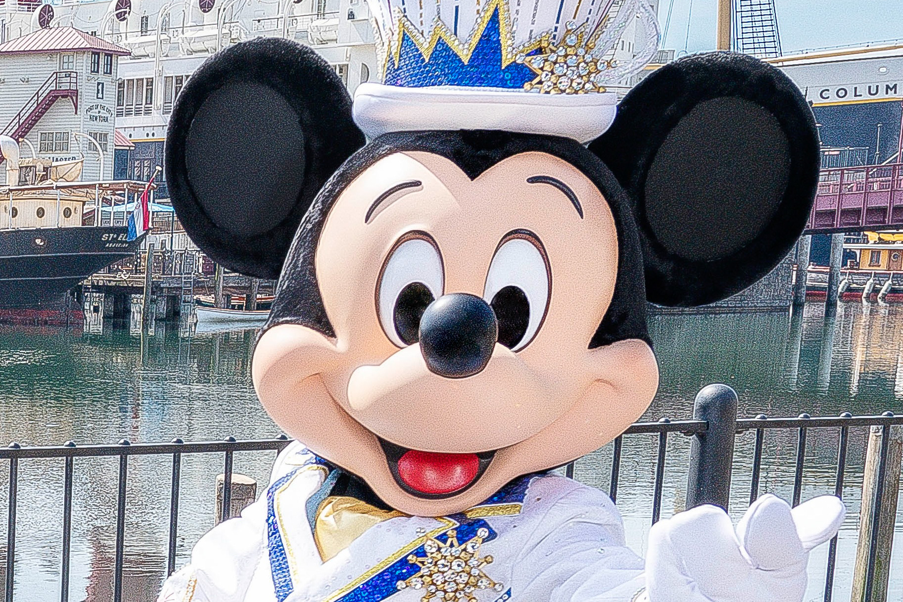 ミッキーとミニーの新衣装公開。東京ディズニーシー20周年「タイム