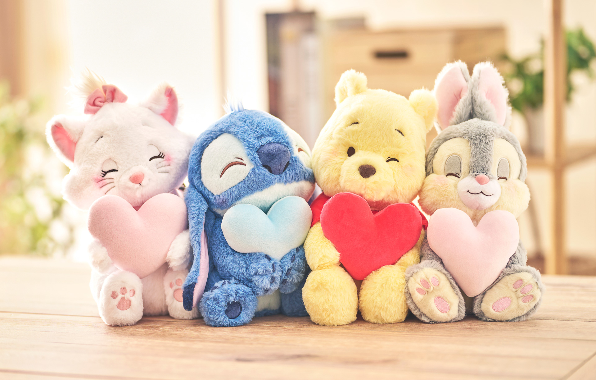 ディズニーストアにぬいぐるみ「にこにこはーちょ」新作登場。ハートを