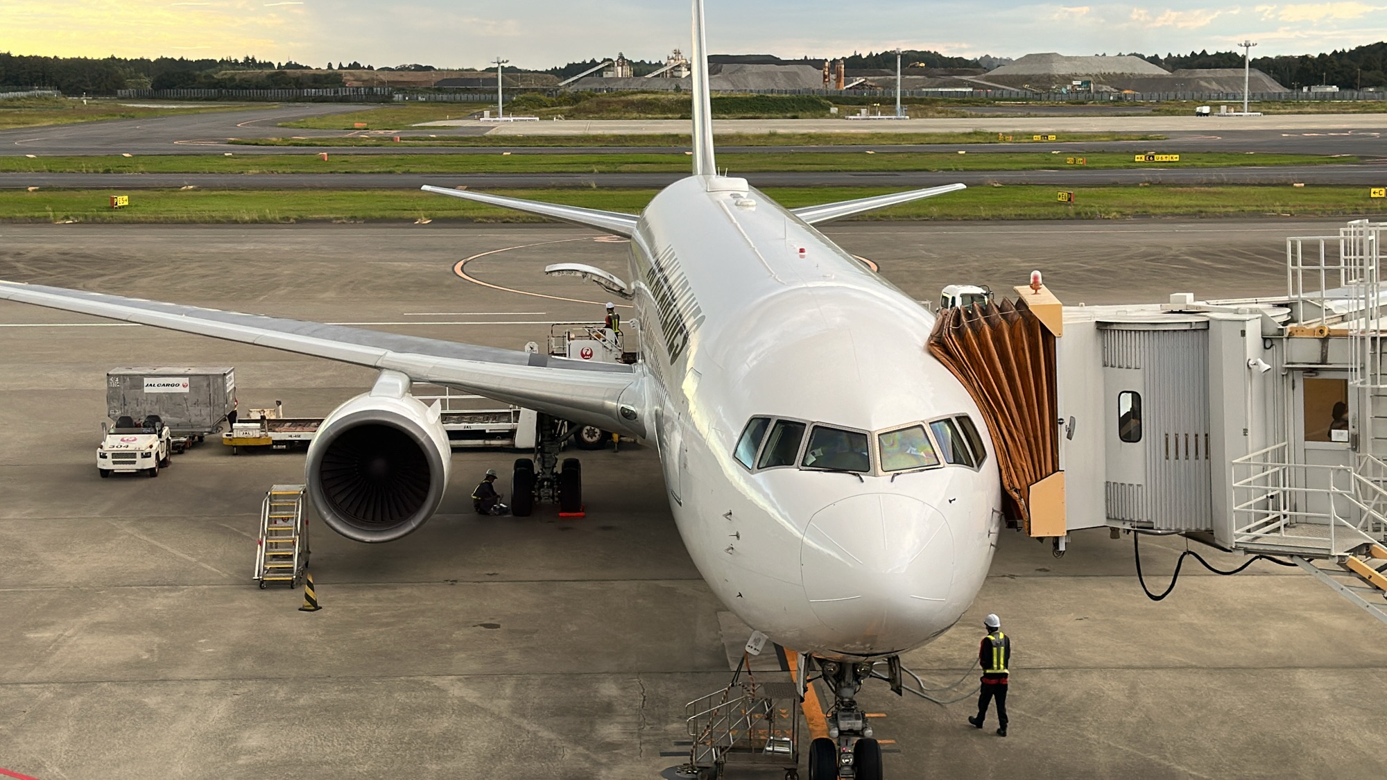 Japan Airlines Business Class Boeing 767-300ER | Seattle to Tokyo