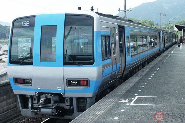 世界初の振り子式ディーゼルカー、2000系「TSE」編成が引退へ JR四国