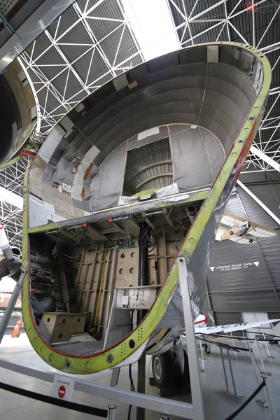 画像ギャラリー | 見覚えある色使い…異形の飛行機、エアバス「スーパー