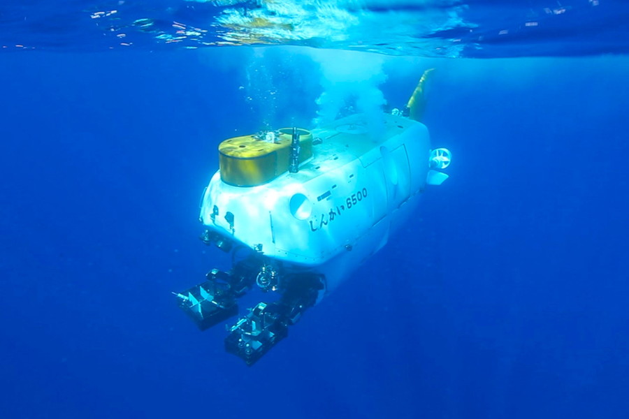 開発中の「うらしま8000」すぐ海にいきたいので既存船を使います