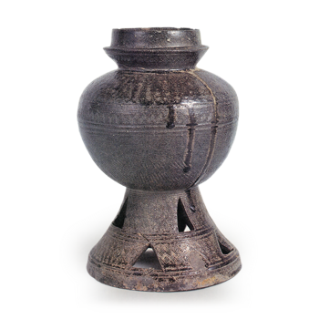須恵器 台付壺 | 鶴田 純久の章 お話