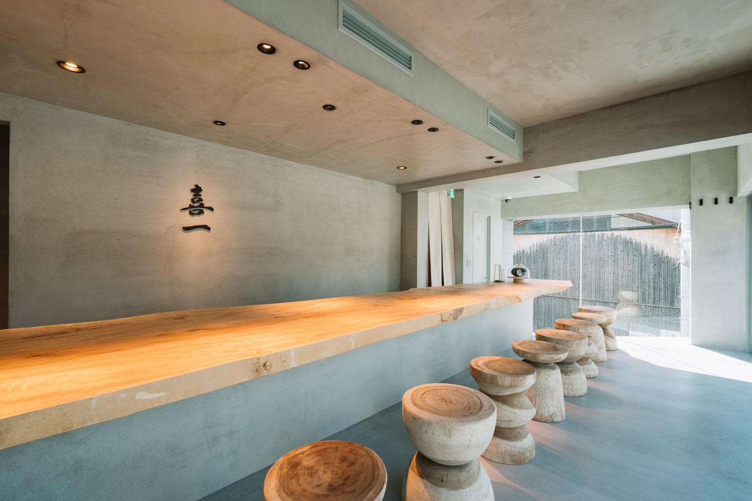 トチ一枚板カウンター | 無垢一枚板「栃」テーブル【上杉木材店】岐阜