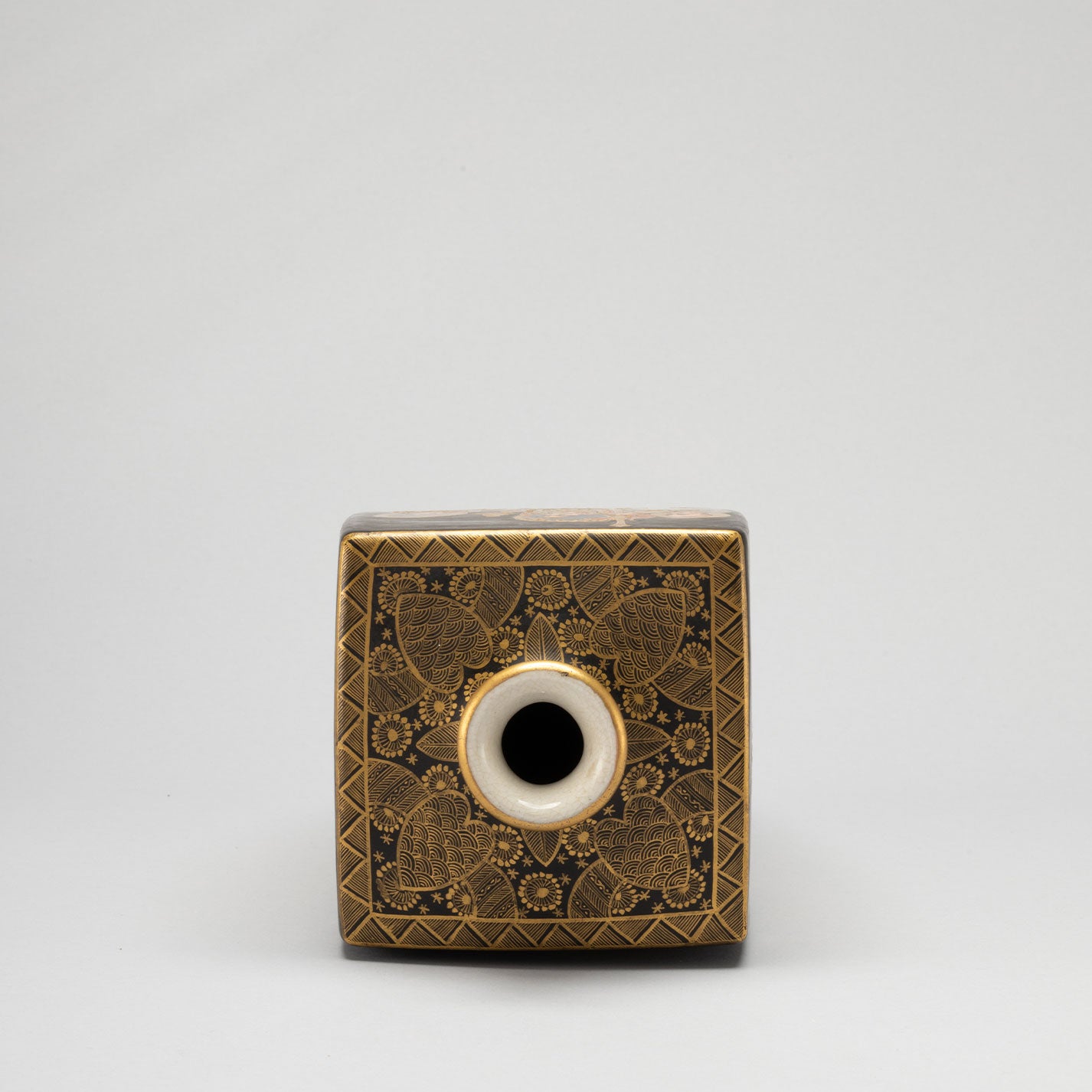 薩摩焼】金欄手 十字紋花器 31cm 共箱付き 状態良好 薩摩焼】金欄手