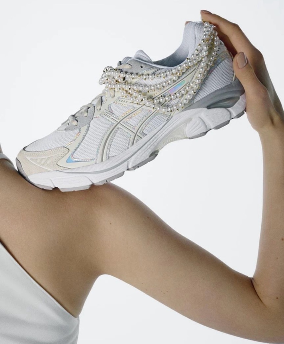 最高441万円の特別モデル TASAKI × ASICS GT-2160 が国内4月26日より