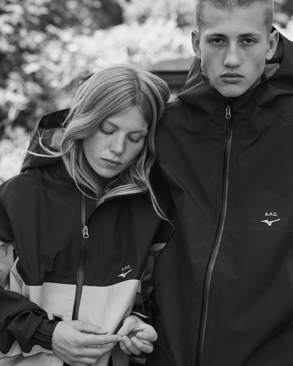 A.P.C. x MIZUNO コラボ第4弾 GORE-TEX 3L シェルジャケットが国内9月