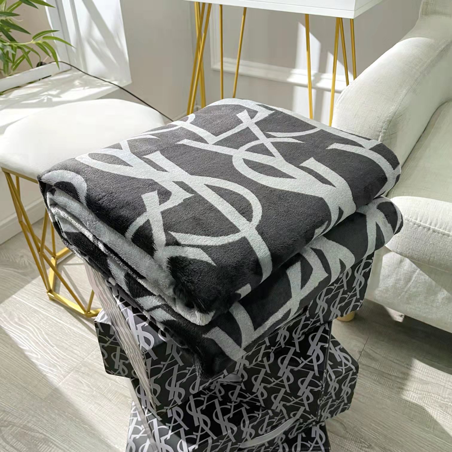 日本国内最高級ブランド販売店のブランド通販専門店 / サンローラン