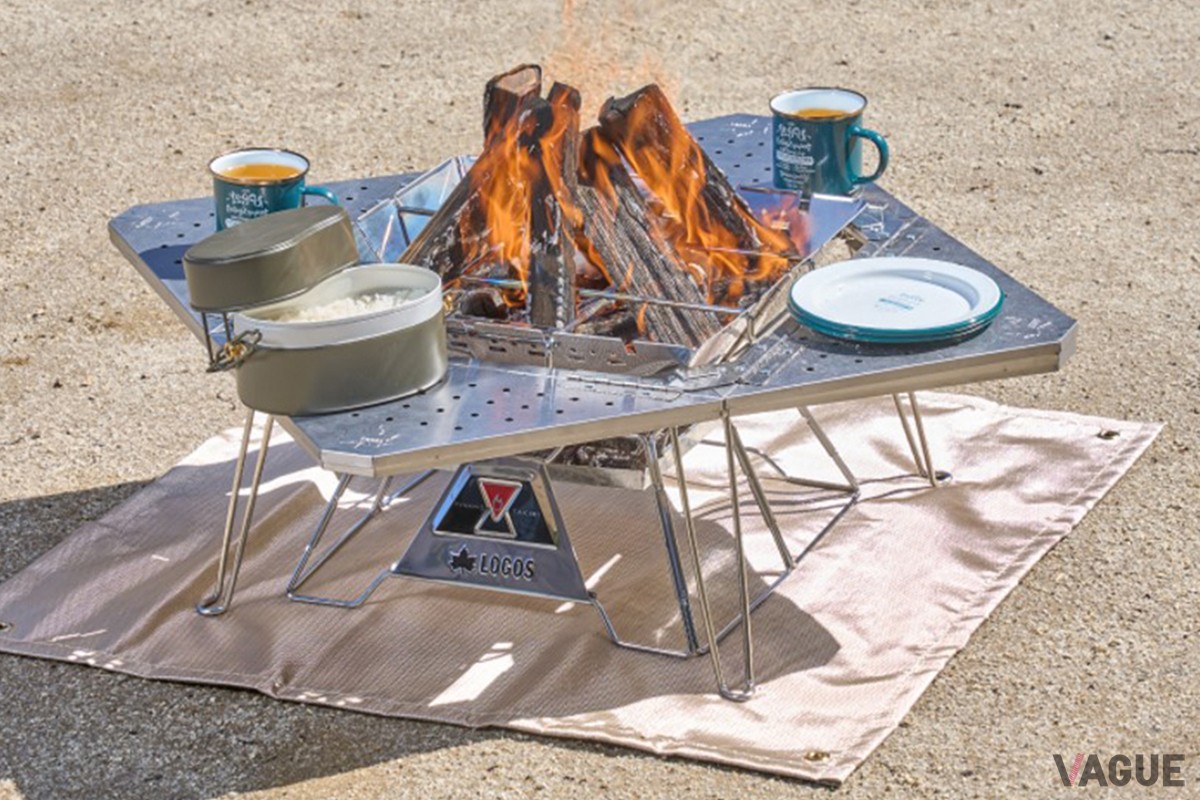 画期的なキャンプギア!? 開くだけで耐熱テーブルが囲炉裏に！ 1台2役の