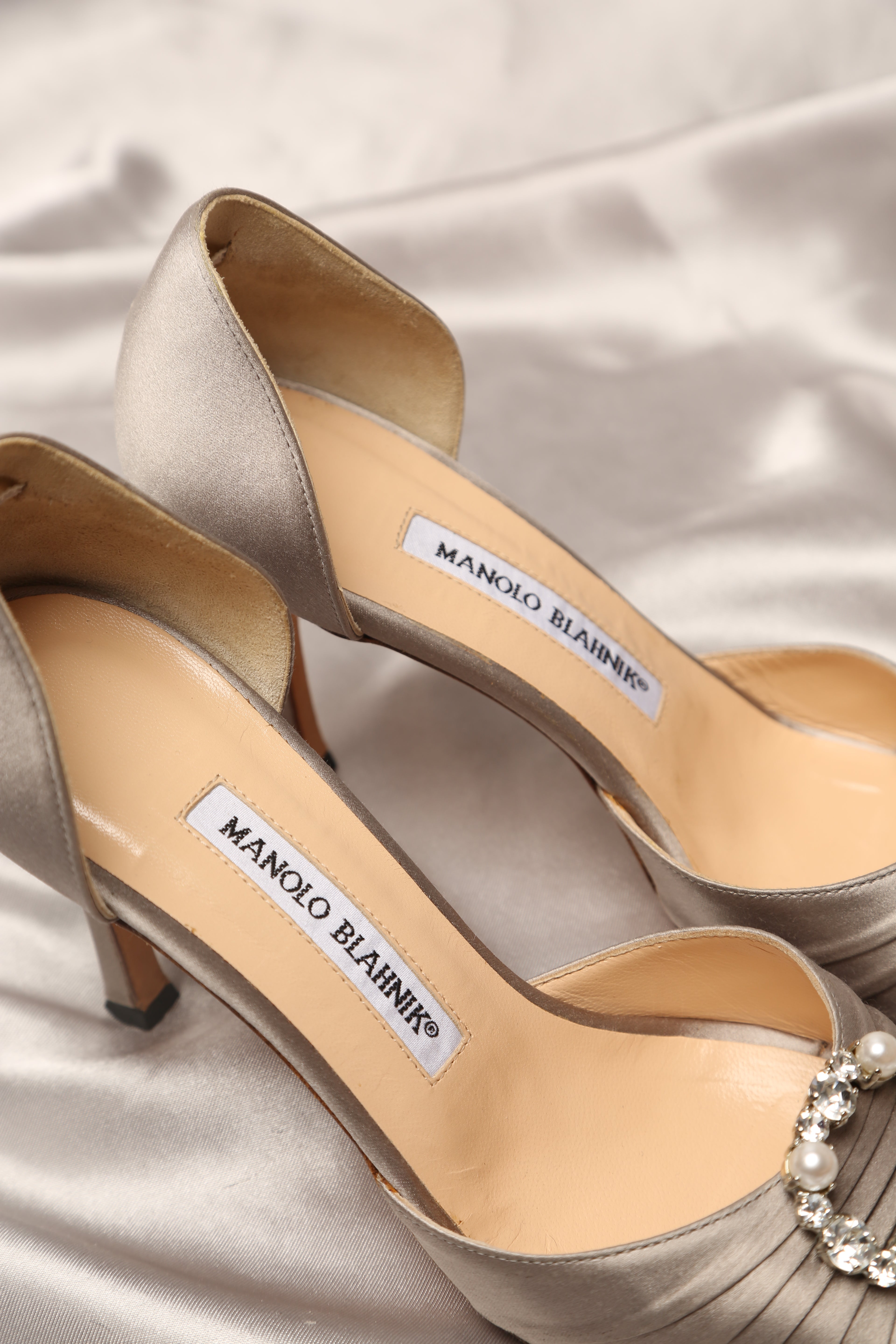 MANOLO BLAHNIK Silver Sandals – Vintylux