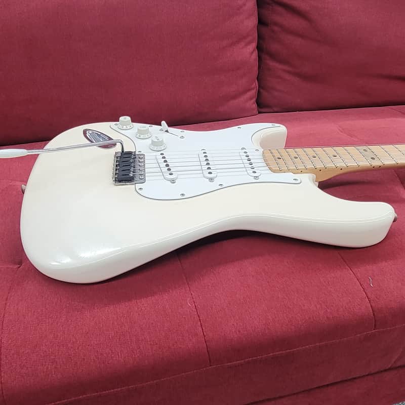 Lefty Fender Standard Stratocaster with Maple Fretboard 1998