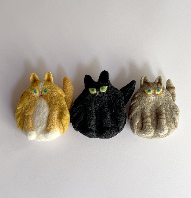 うりぼうやフェルト作品 長毛猫のブローチ | 猫本専門書店 書肆 吾輩堂