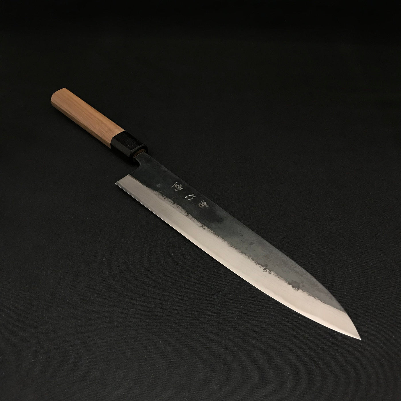 牛刀 黒打ダマスカス 青二 八角クルミ柄 210mm – 和心堂