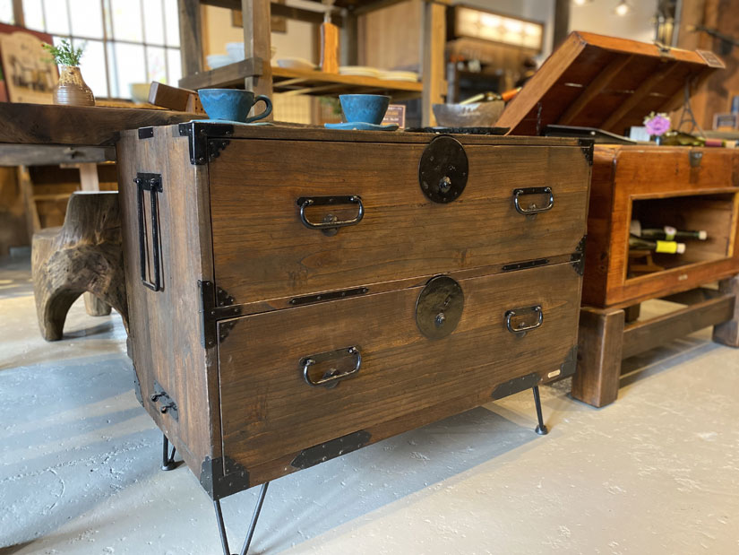 古民具古材の家具・雑貨＆カフェ「和人 wa-jin」がオープン！斬新で