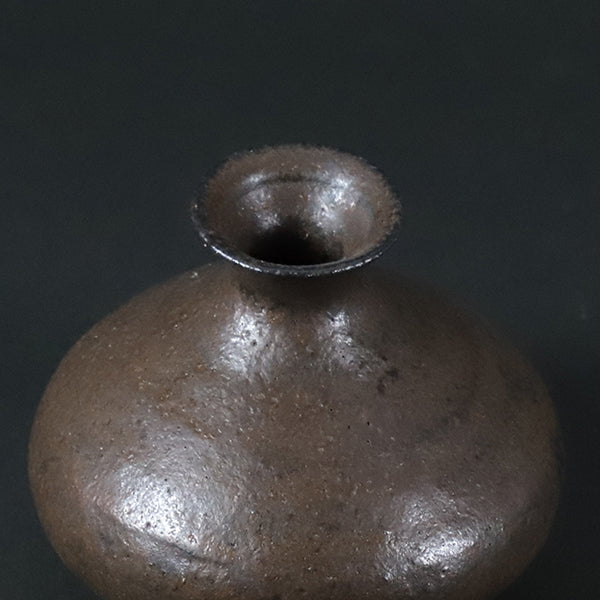 武末日臣 作 黒高麗徳利 – ギャラリー一番館オンラインショップ