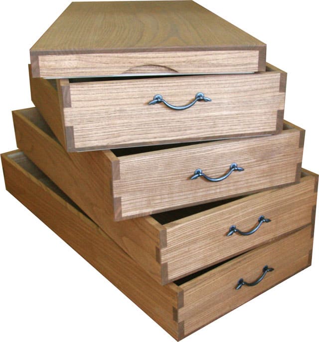 桐衣装箱4段 桐たんす並みの収納力 桐の蔵