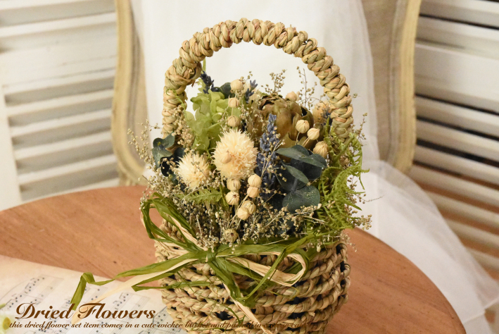 バスケットに入ったドライフラワーセット 母の日に。| 照明と