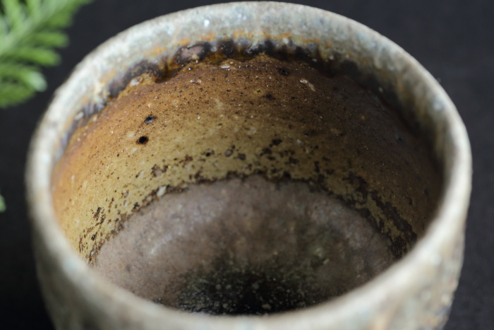 平野祐一 穴窯灰被湯呑 自然釉茶器 満容量270ml 無釉薬 作家もの常滑焼