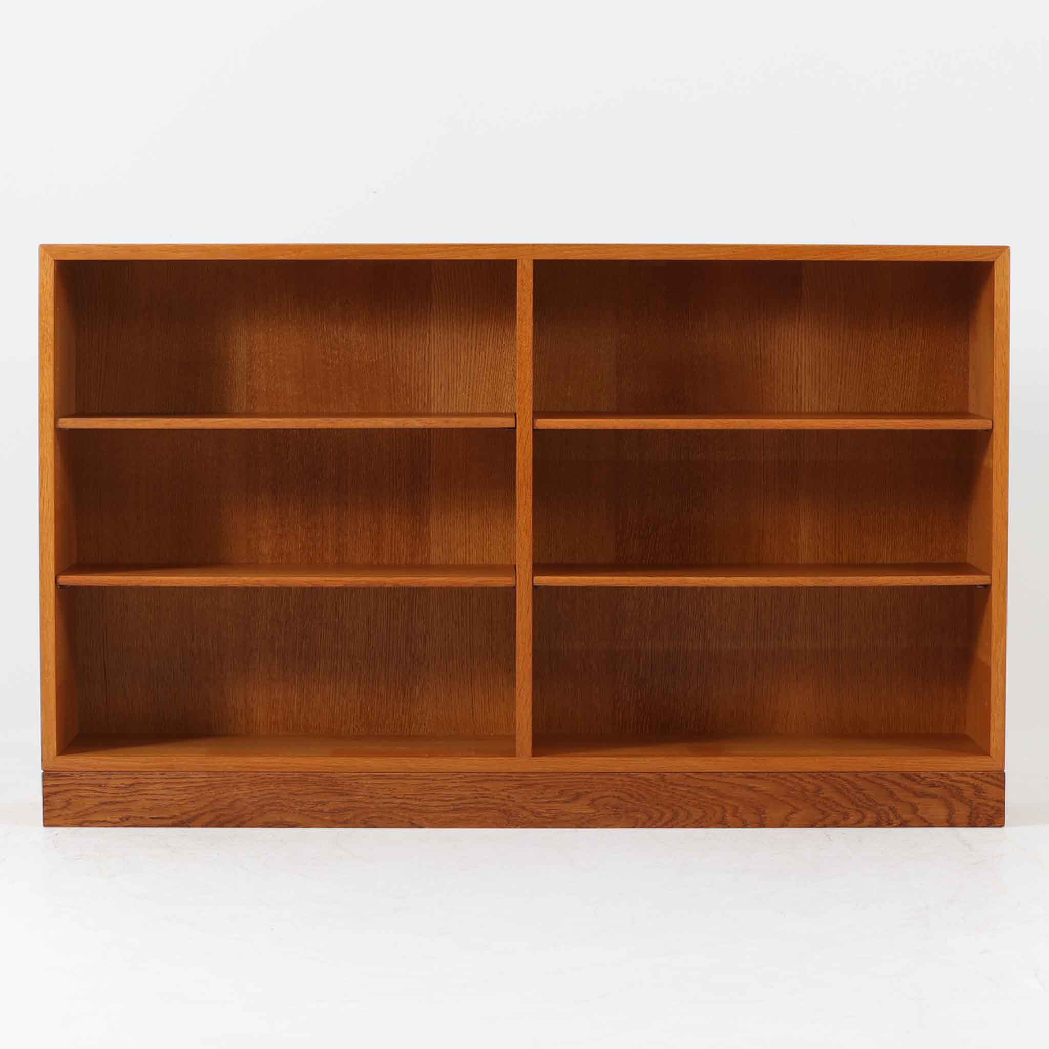 北欧ビンテージ家具ブックシェルフ | スタイリッシュで使い勝手の良い