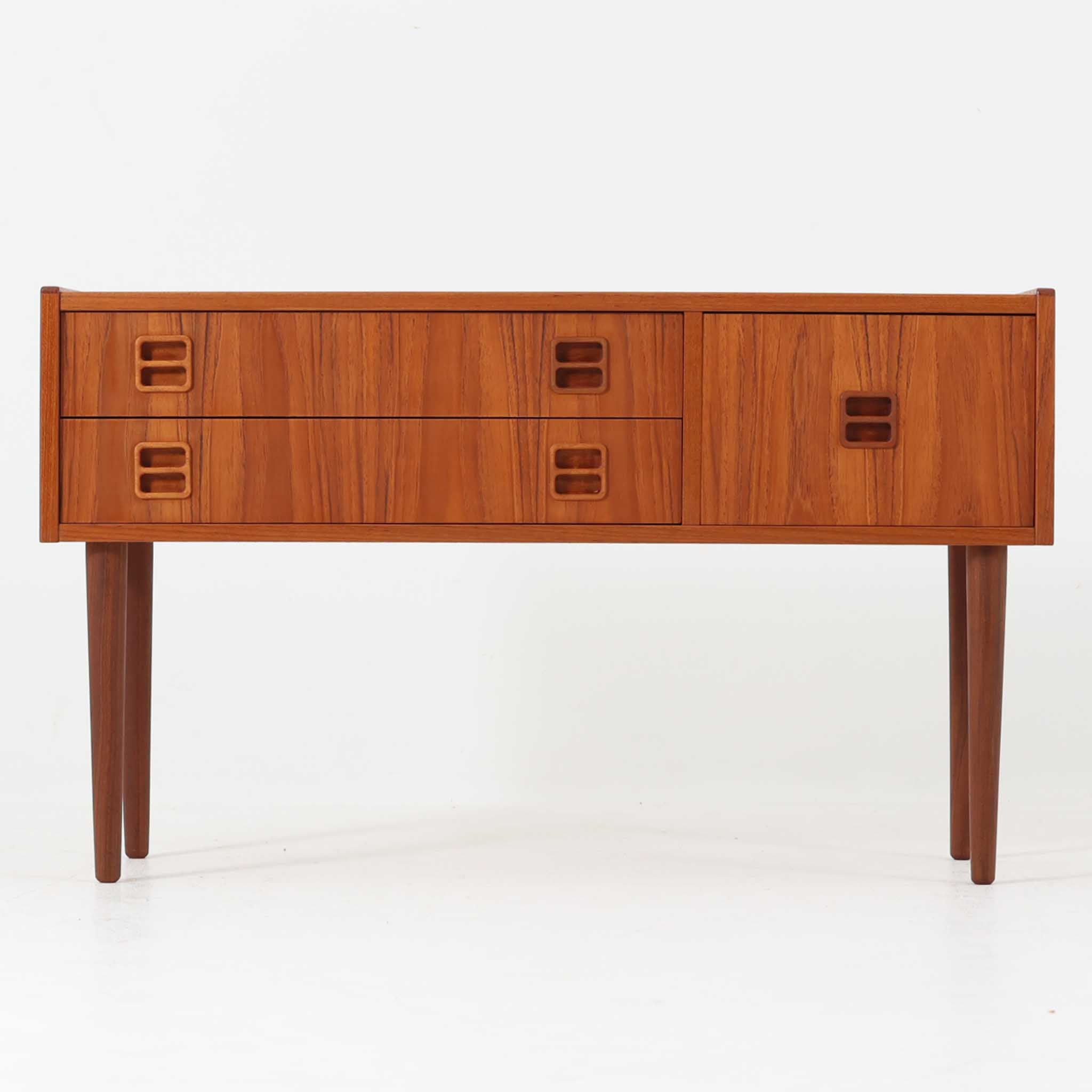 北欧ビンテージ家具チェスト | 収納力とデザイン性を兼ね備えた