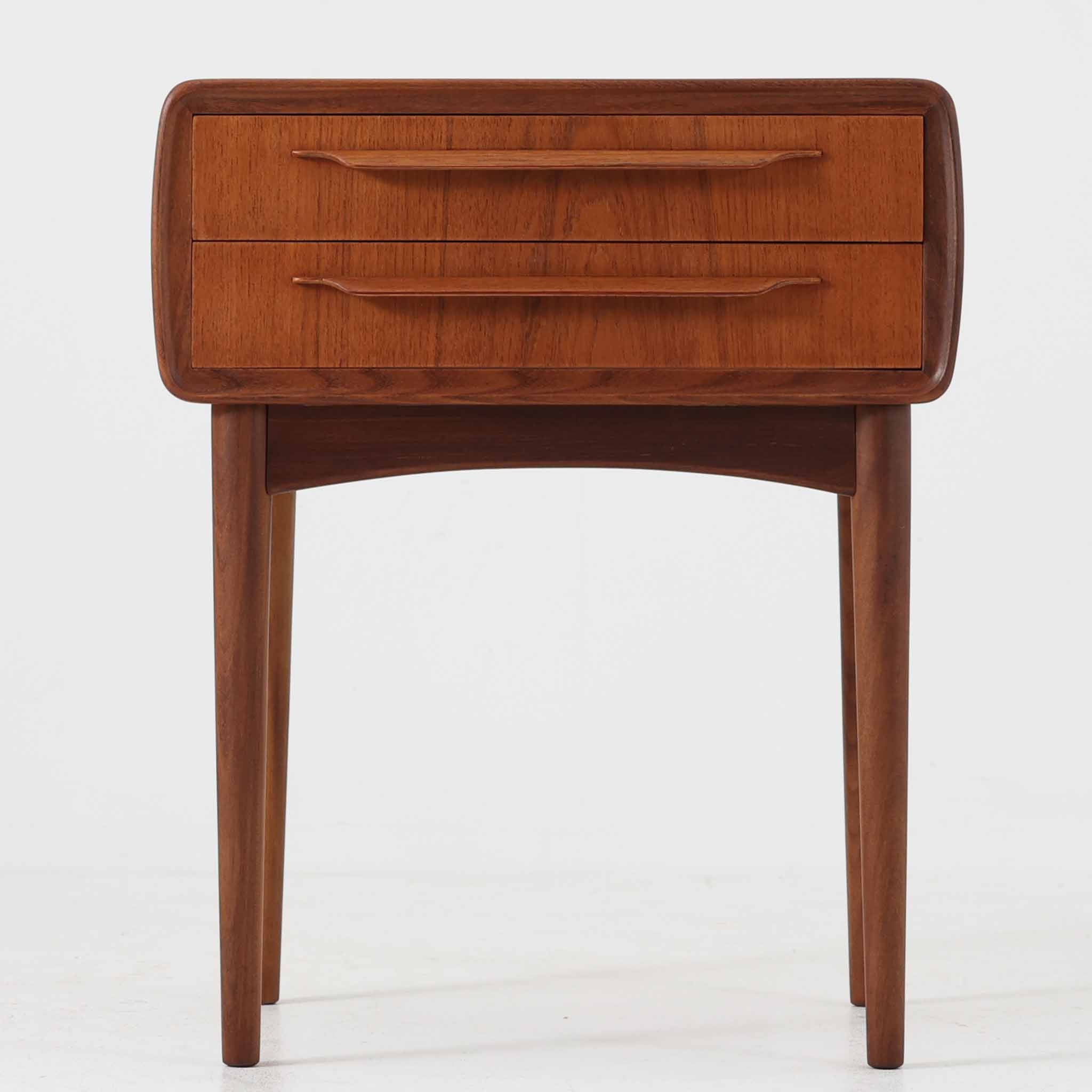 北欧ビンテージ家具チェスト | 収納力とデザイン性を兼ね備えた