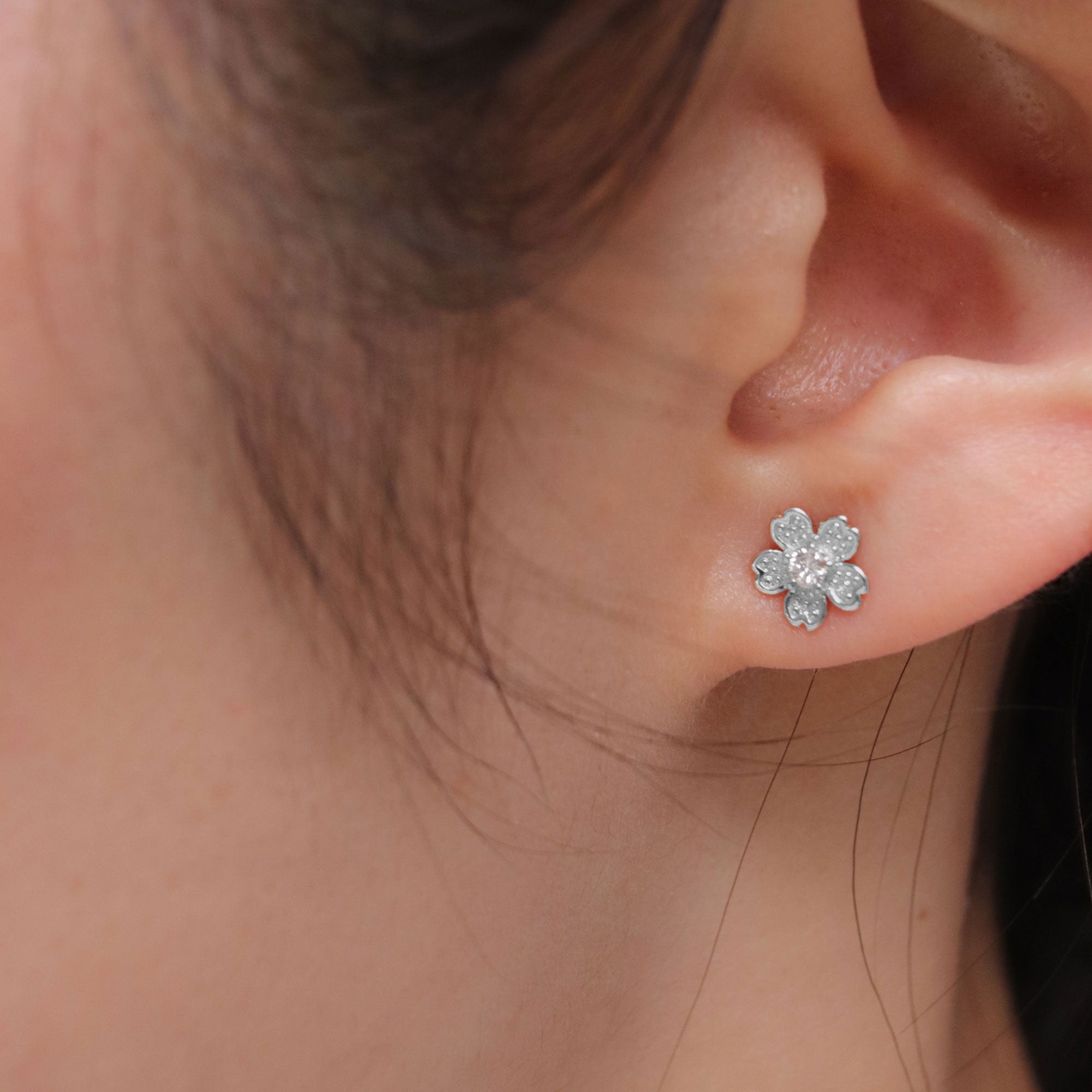 プラチナ950「桜」ピアス – 宝石修飾工房波多ゑ