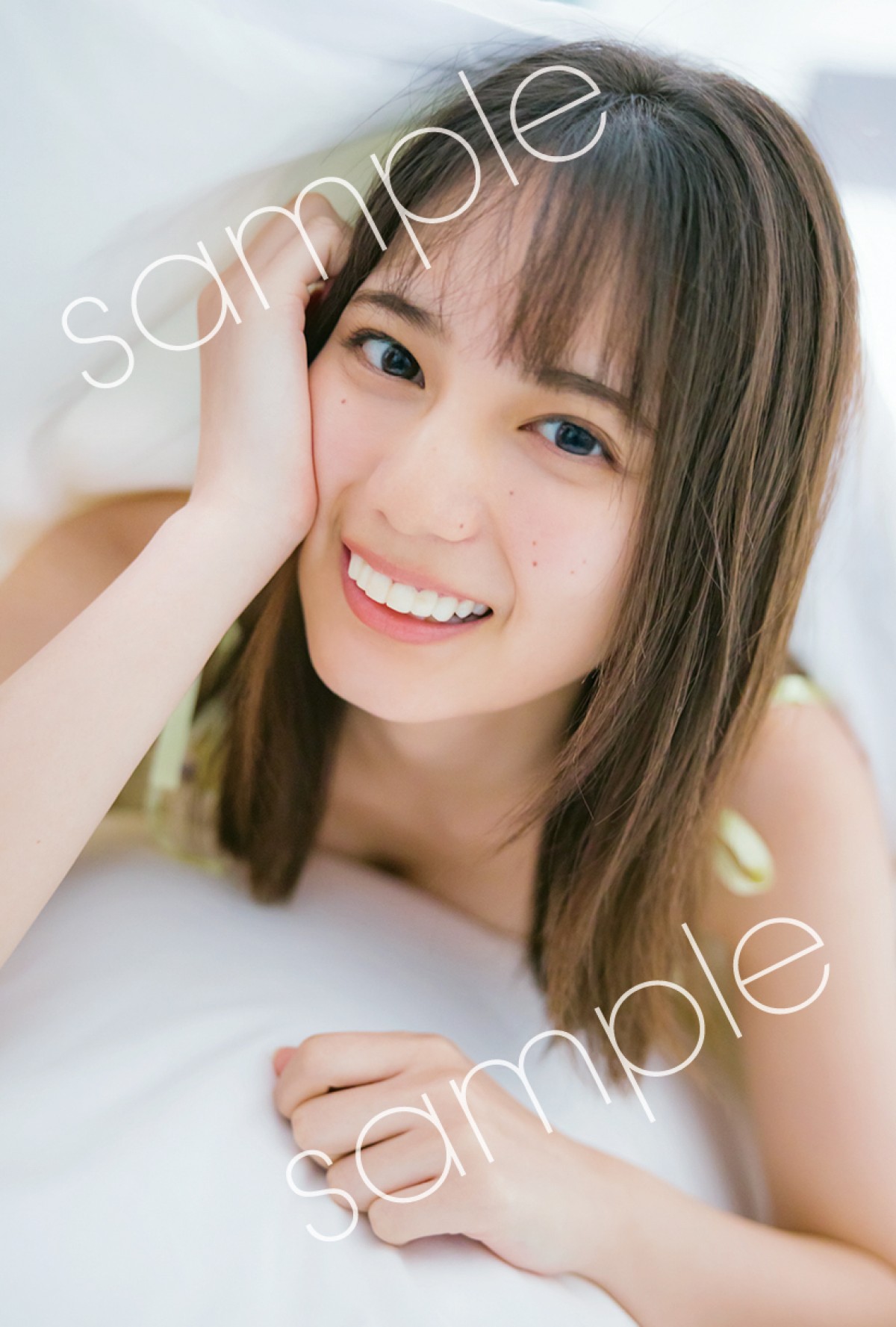 日向坂46・小坂菜緒、“彼女シチュエーション”で魅了 写真集特典ポスト