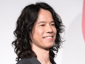 療養中の日向坂46・松田好花、サプライズ登場 涙であいさつ「様子を見