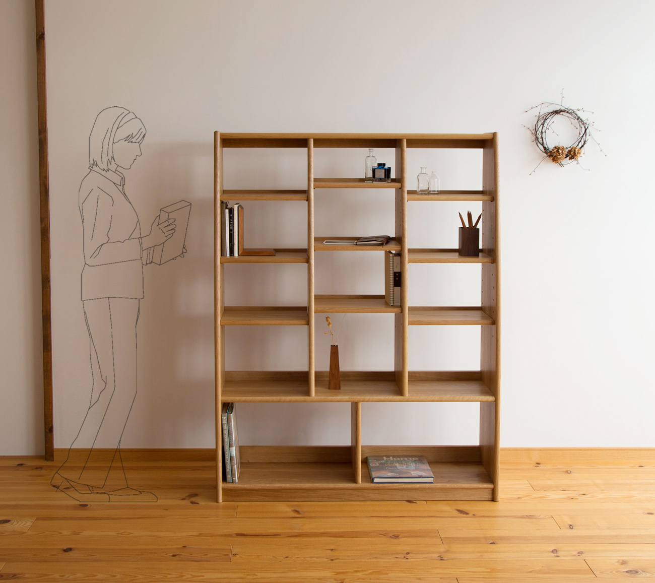 ナラ無垢材の曲線オーダー本棚 幅115cm 高さ150㎝ C-303・家具工房クラポ