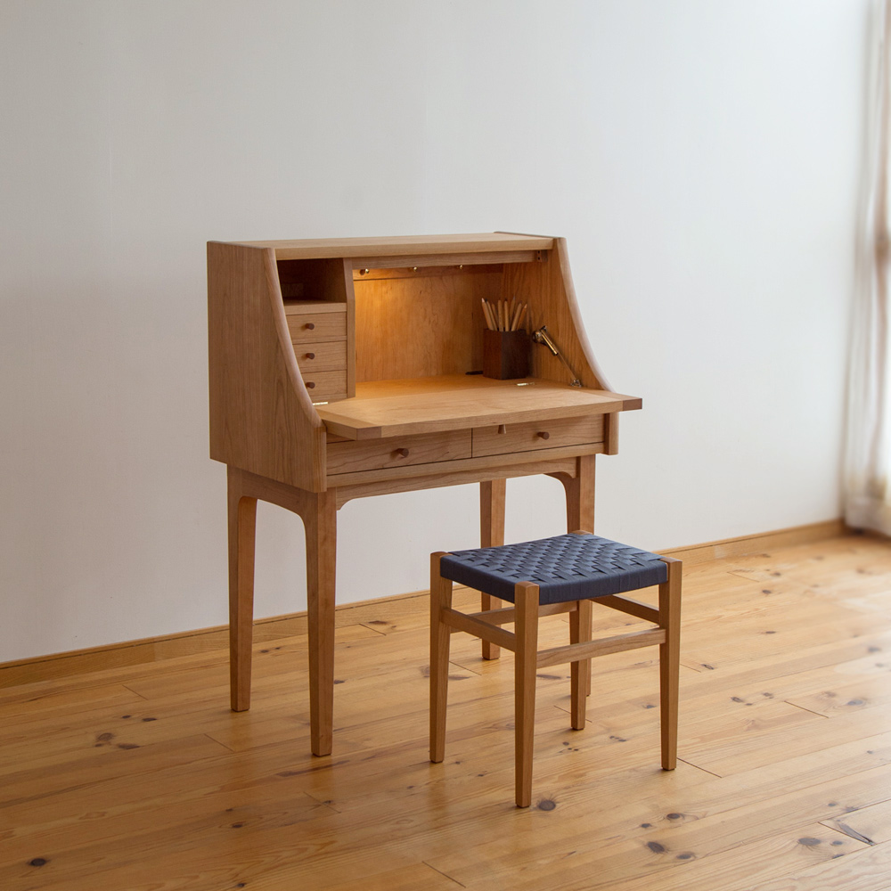 オーダー家具・D-141 ブラックチェリーのコンパクトなライティング