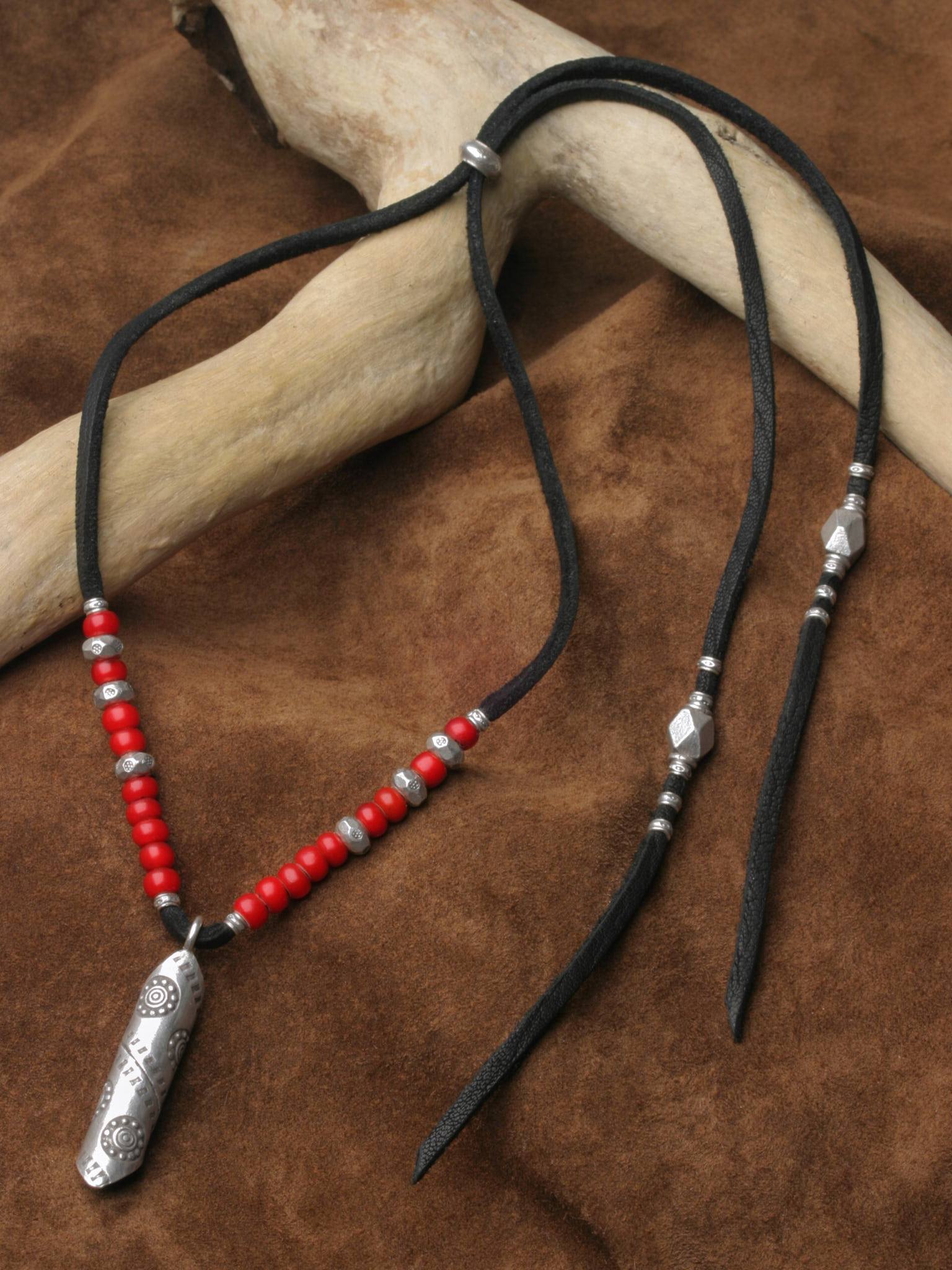 カレン族シルバー ホワイトハート アンティークビーズ 鹿革紐