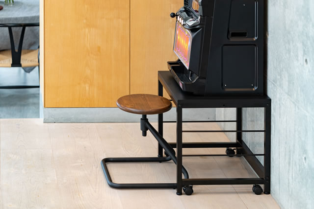 アイアンスタンド あなたに快適なプレイと便利さを。 ホームスロット