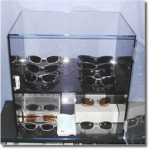 サングラスのディスプレイケース｜お客様活用事例｜アクリ屋ドットコム