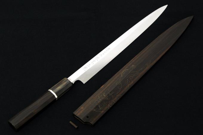 柳刃包丁 九寸 本焼 青鋼 水牛銀巻黒檀八角柄 龍彫刻入黒檀鞘付 【O296