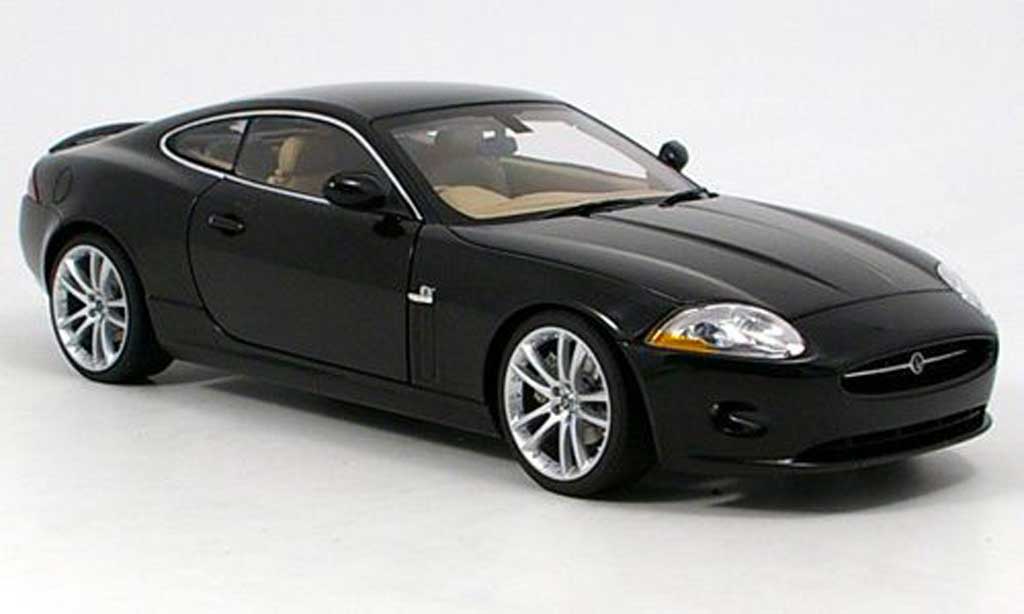 Diecast model cars Jaguar XK coupe 1/18 Autoart coupe black 2005