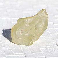 リビアングラス原石水晶クラスター、天然石ビーズのアートクリスタル