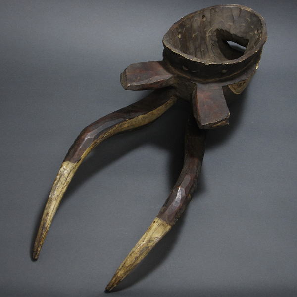 レイヨウのマスク<アフリカの仮面(木彫り)：アフリカ雑貨アザライ