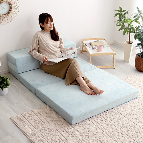 一日を通して快適に過ごせる 4Way折りたたみソファマットレス