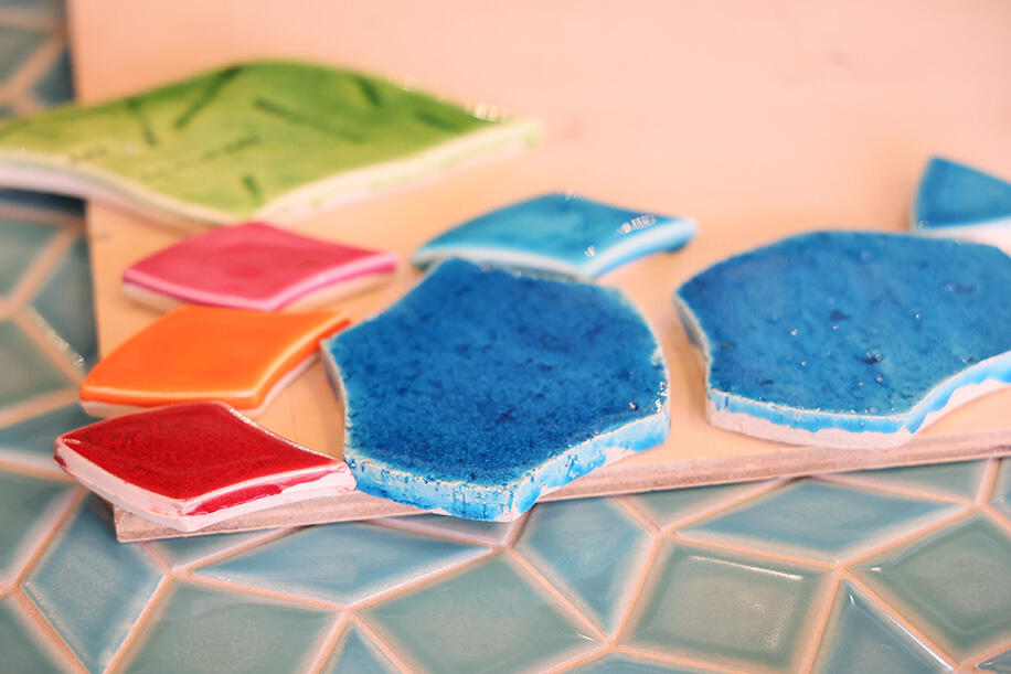 LIXIL ビジネス情報 | ジブリパーク 人々をいざなうタイルで彩られた