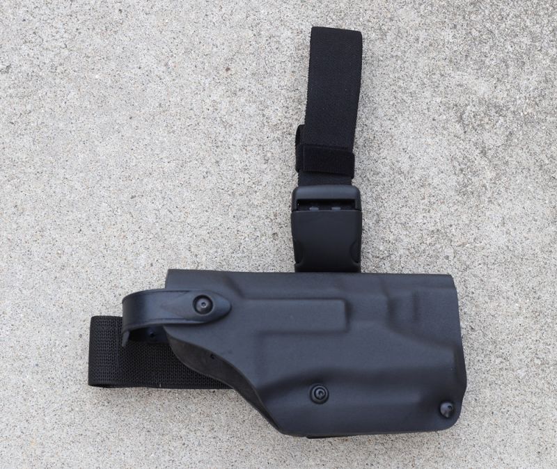 サファリランド6005レッグホルスター初期型 黒シュアファイア3Vライト