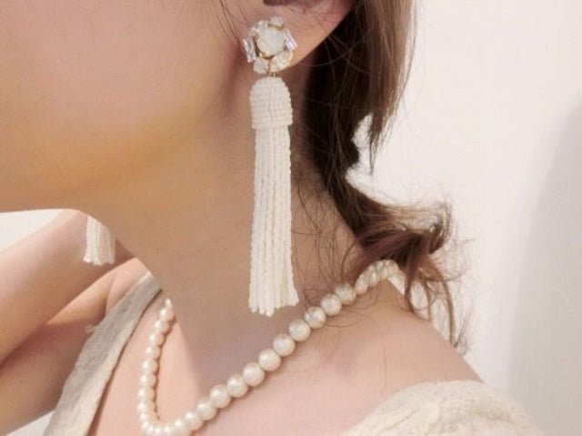 ホワイトビジュービーズタッセルピアス＆イヤリング花嫁様 – おしゃれ