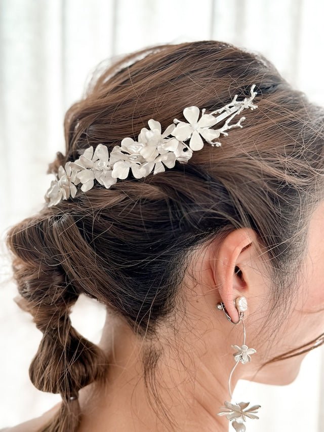 マットシルバーフラワーブライダルピアス＆イヤリング – おしゃれ花嫁