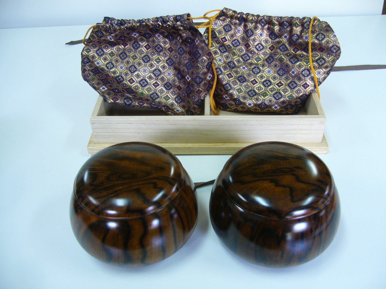 黒柿碁笥 川口碁盤｜こだわりの素材を自店舗で一貫生産の製造直販店