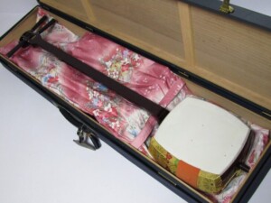 三味線 純金刻印 紅木 子持ち綾杉胴 | 骨董品買取・和楽器買取 五宝堂