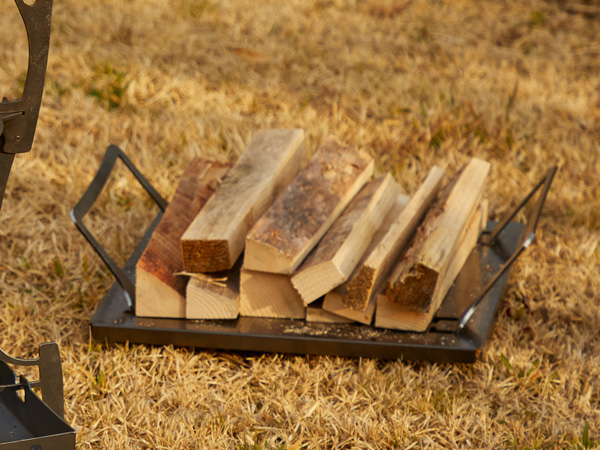 個性派ギア】を徹底分析！鹿の角から発想した焚き火台は「○○だった