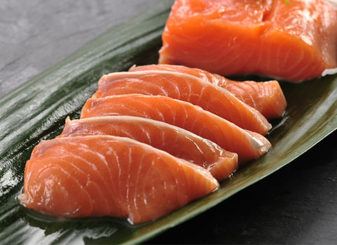 時鮭「船上活〆」1尾 2.4kg（北海道 日高産・生冷凍）｜【北海道ぎょ